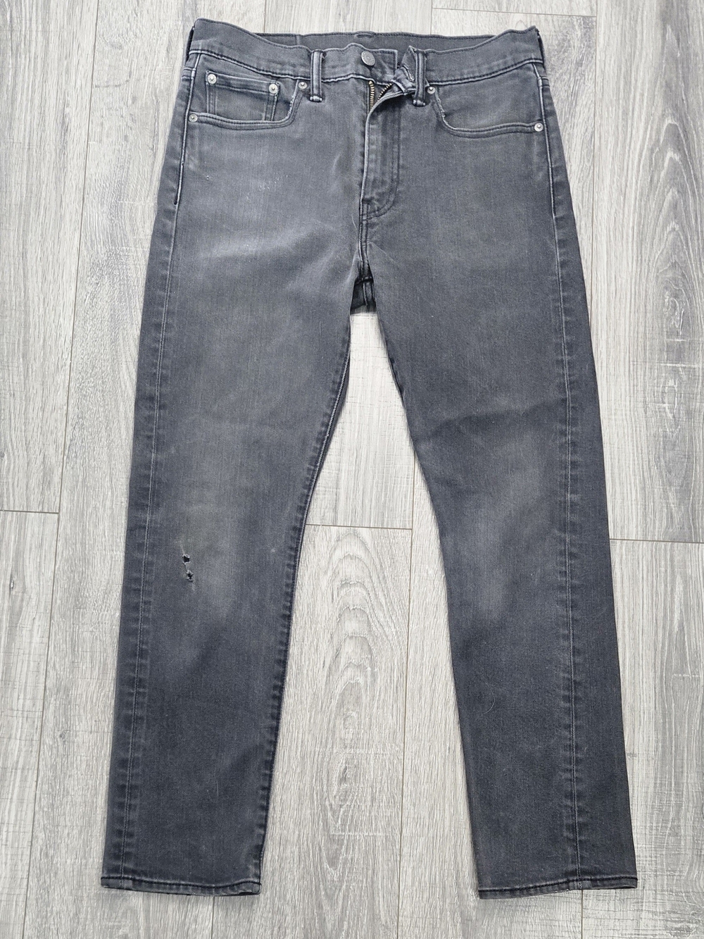Levi’s 522 Jeans Mens 30x30 Gray Black Slim Tapered Stretch Denim Distressed.